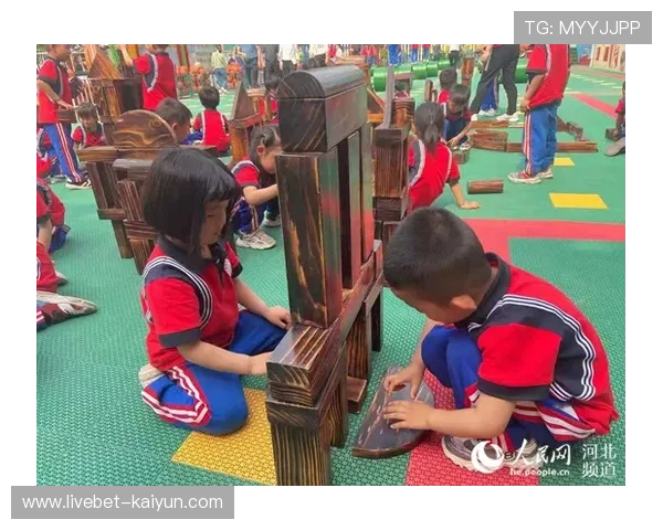 台湾学生颜致熏感叹浙江乡村专业棒球场条件