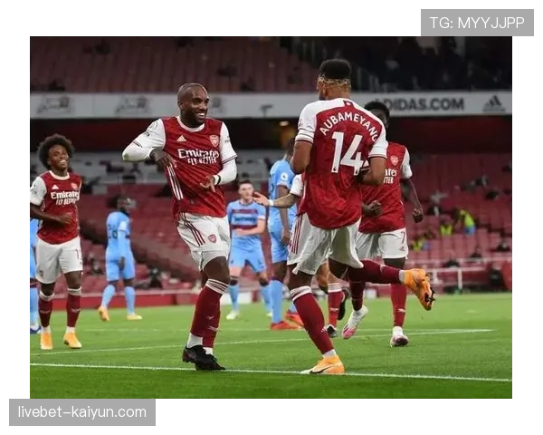 DFL公布4月球迷调研报告：超六成受访者支持保留每周五晚的独家“德甲之夜”转播时段